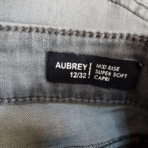 Buffalo by David Button Jeans Womens Size 12/32 Aubrey Grey Gray Mid Rise Capri - Picture 4 of 5